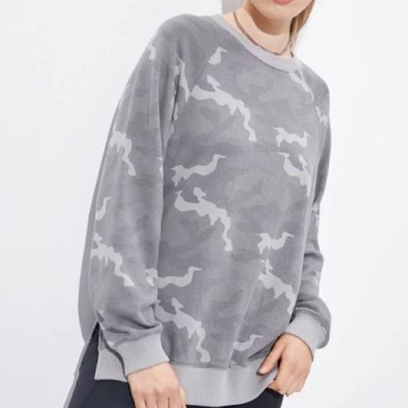 American Eagle Outfitters Sweaters - American Eagle Camo Print Soft Oversized Crewneck Size XS